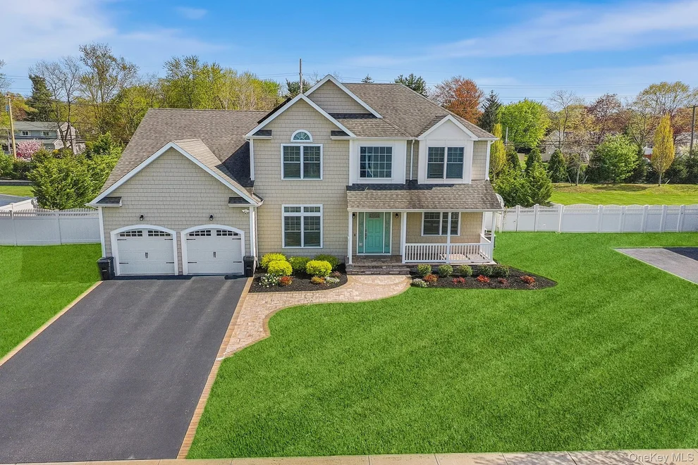 Unit for sale at 17 Country View Lane, Huntington, NY 11740