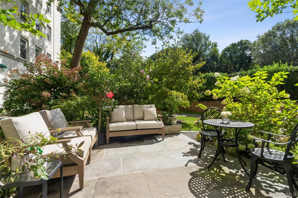 Unit for sale at 6 Brooklands, Eastchester, NY 10708