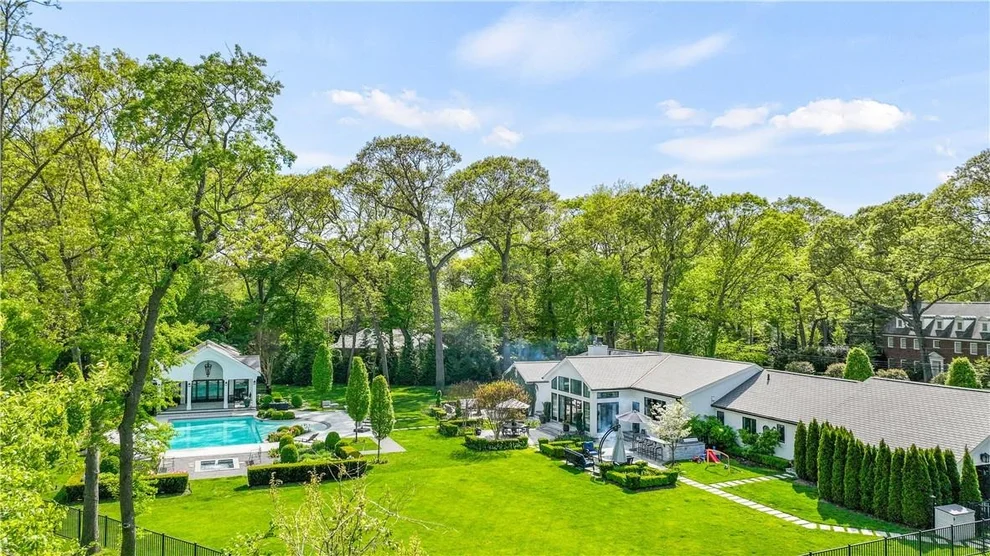 Unit for sale at 4 Canterbury Road, Oyster Bay, NY 11545