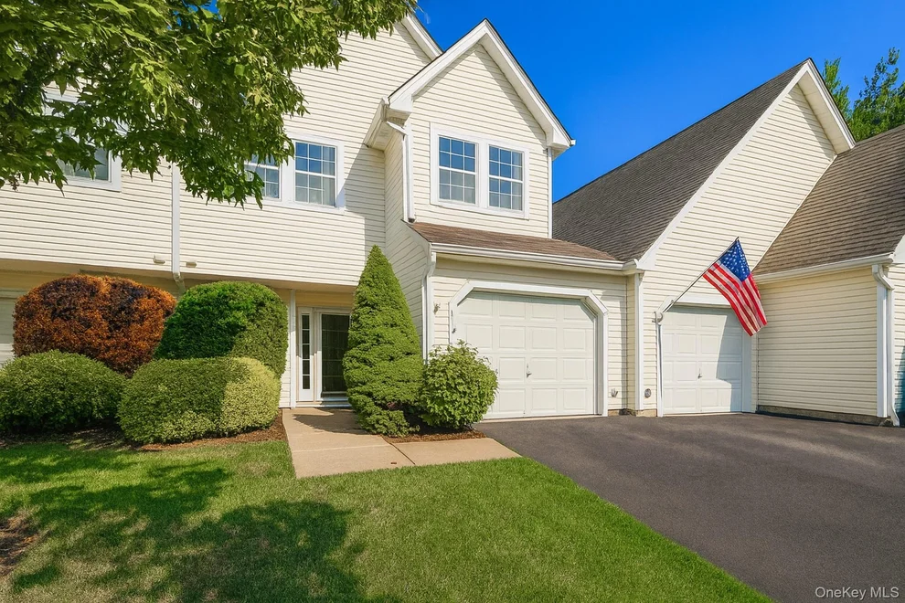 Unit for sale at 139 Erin Lane, Brookhaven, NY 11733
