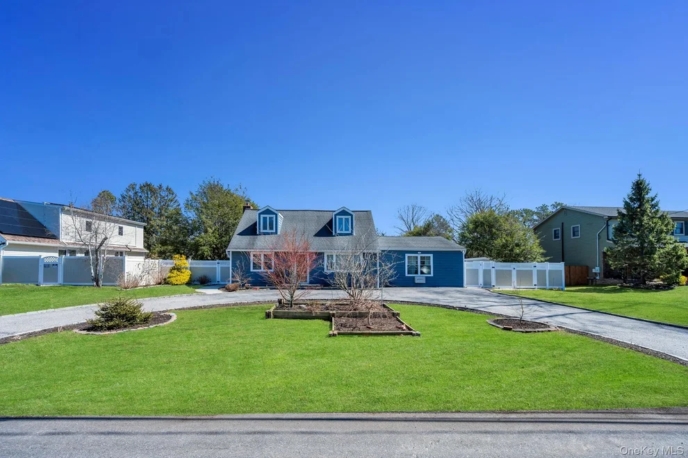 Unit for sale at 1659 Lincoln Avenue, Islip, NY 11716