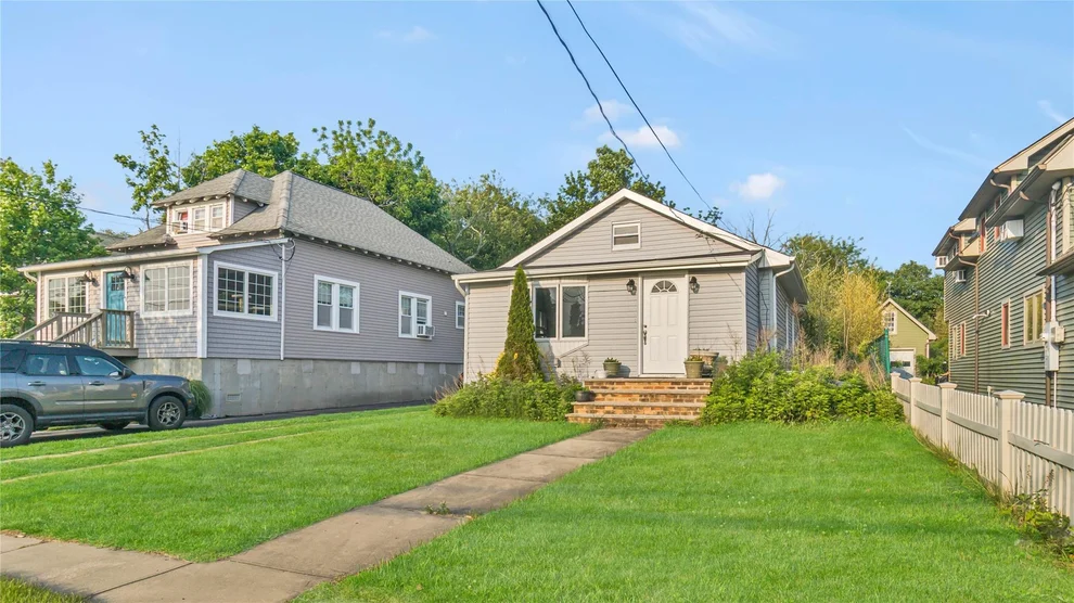 Unit for sale at 9 E Hamilton Avenue, Oyster Bay, NY 11758