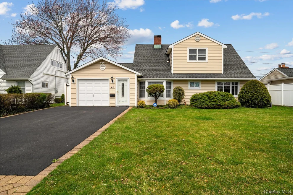 Unit for sale at 41 Winter Lane, Oyster Bay, NY 11801