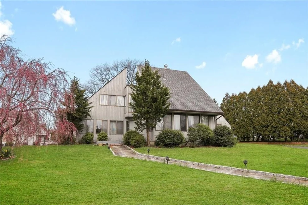 Unit for sale at 8 Pheasant Run, Greenburgh, NY 10583