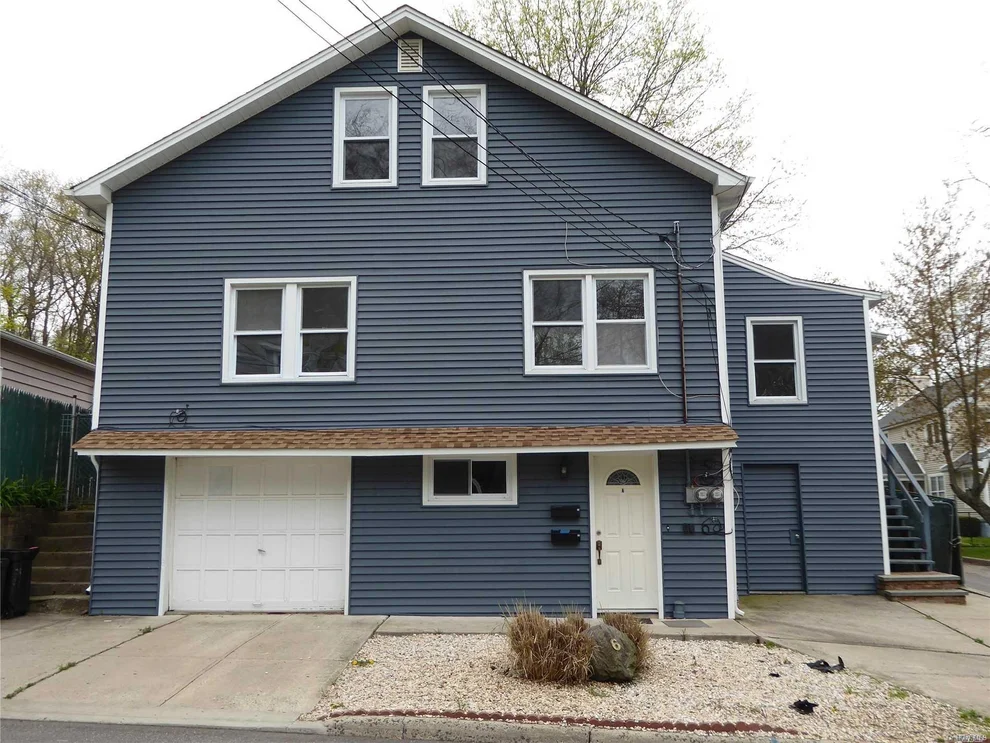 Unit for sale at 6 Putnam Ave, Oyster Bay, NY 11542