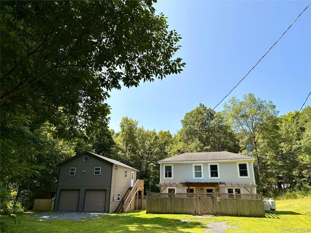 Unit for sale at 155 Pumpkin Hollow Road N, Hillsdale, NY 12529