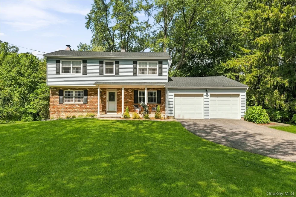 Unit for sale at 15 Cindy Lane, Woodbury, NY 10930