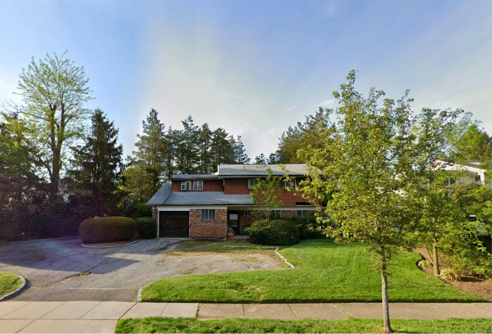 Unit for sale at 15 Glen Lane, Smithtown, NY 11754
