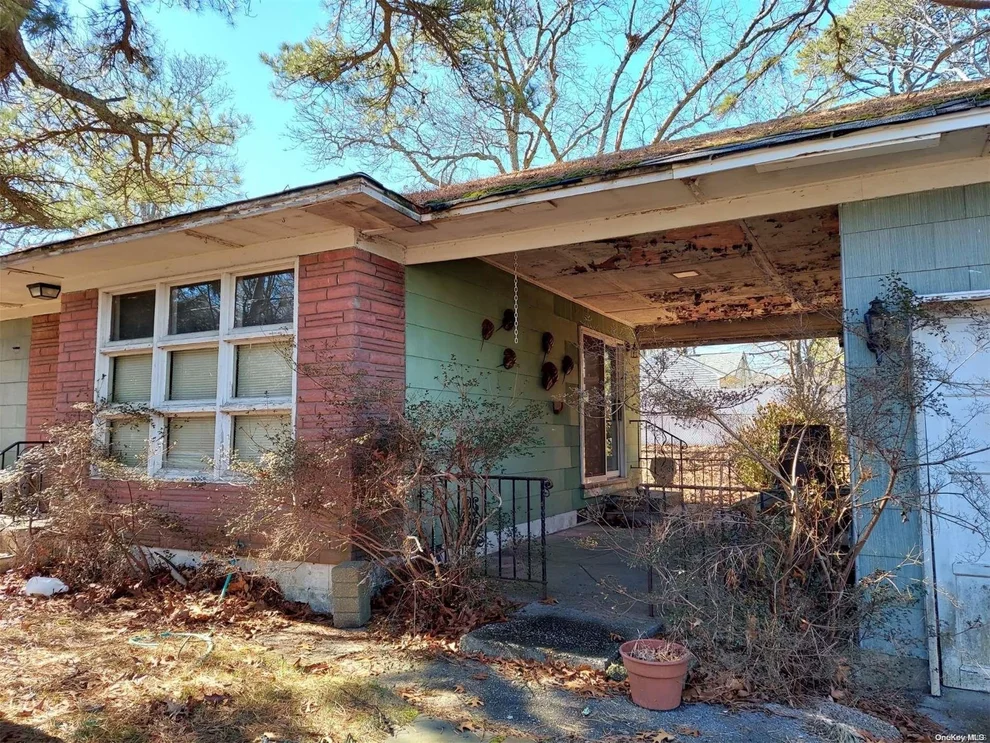 Unit for sale at 93 Royal Avenue, Southampton, NY 11901