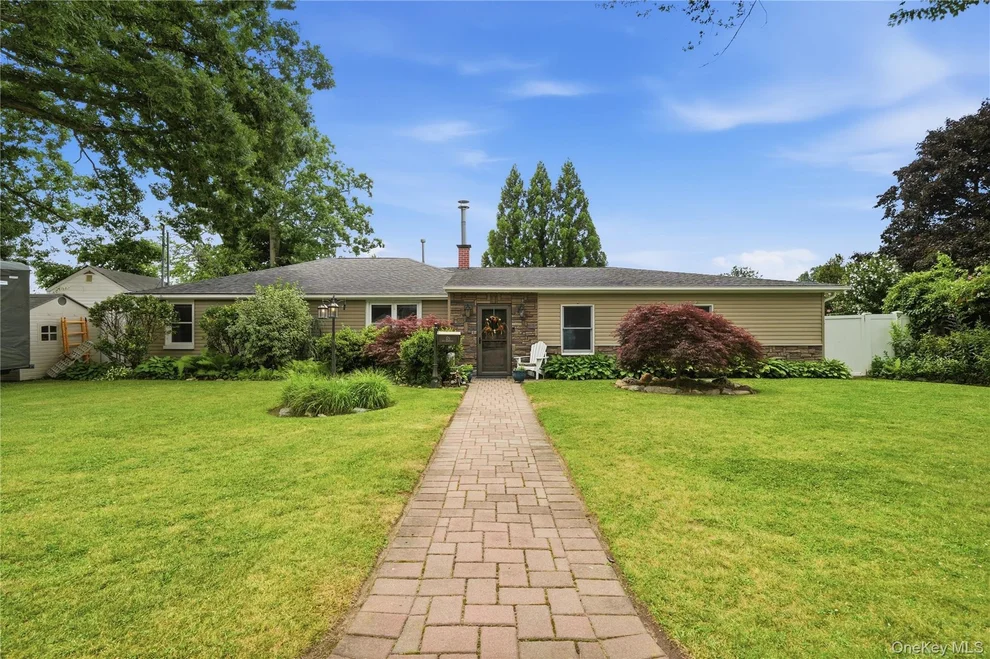Unit for sale at 178 New Hampshire Avenue, Oyster Bay, NY 11758
