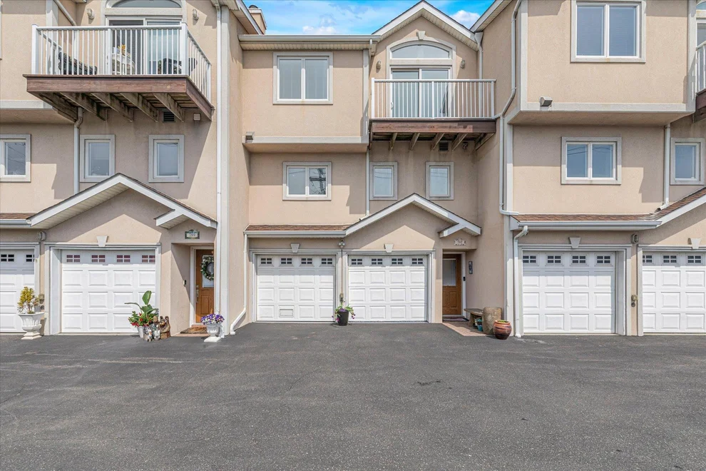 Unit for sale at 787 W Park Avenue W, Long Beach, NY 11561