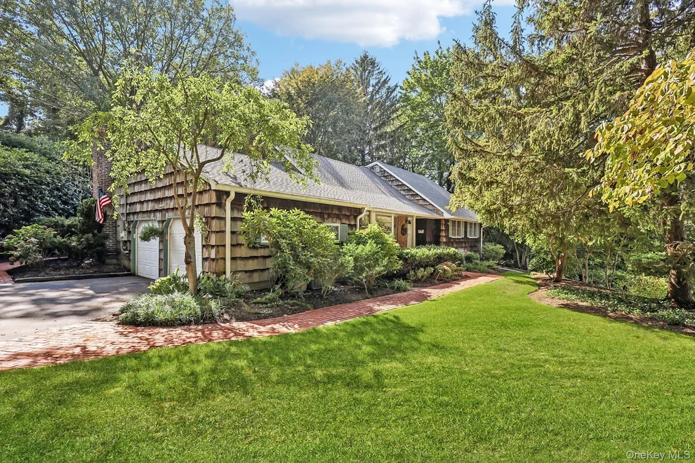 Unit for sale at 7 Maxwell Court, Huntington, NY 11743