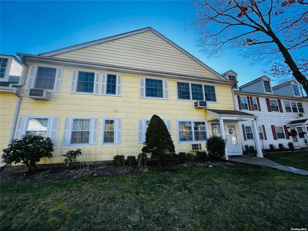 Unit for sale at 1106 Towne House, Smithtown, NY 11749