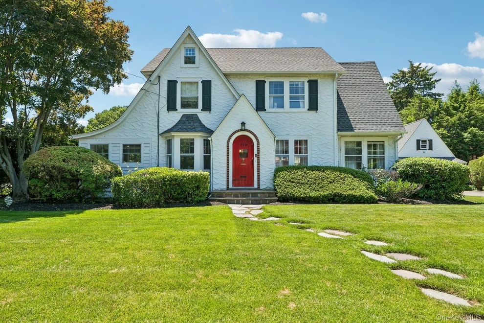 Unit for sale at 120 William Street, North Hempstead, NY 11596