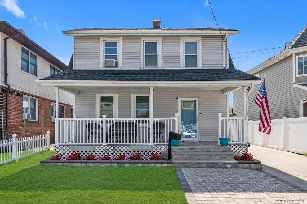 Unit for sale at 33 Notre Dame Avenue, Oyster Bay, NY 11801