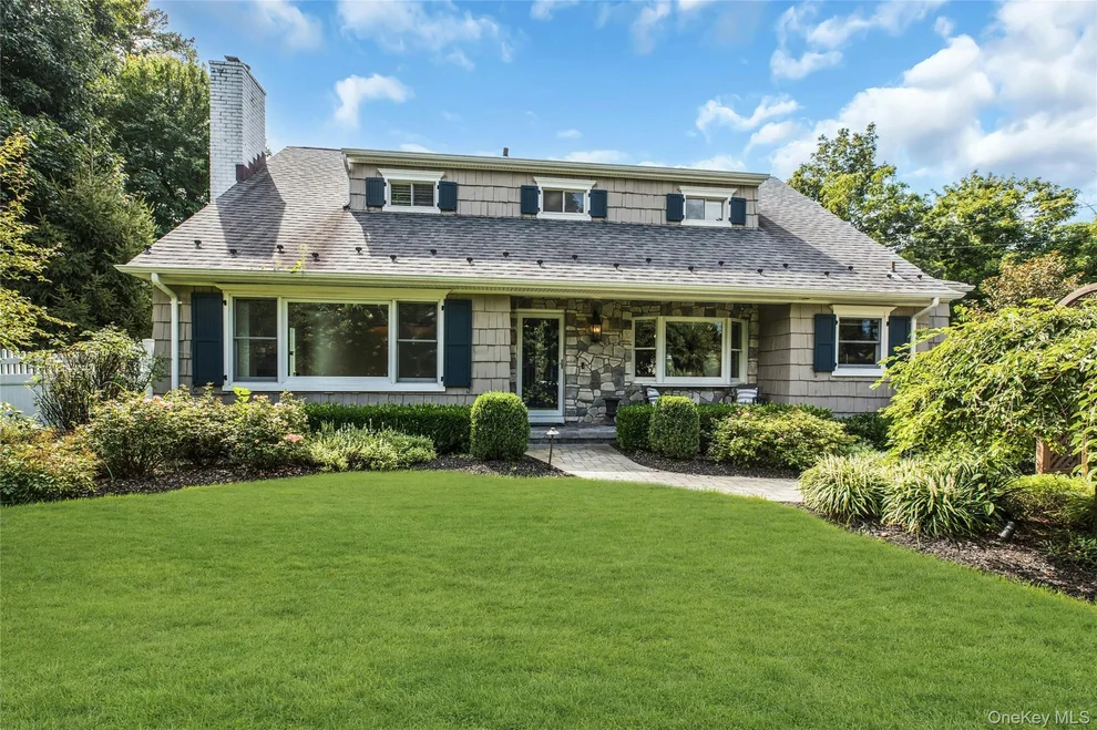 Unit for sale at 18 Briarcliff Place, Huntington, NY 11743