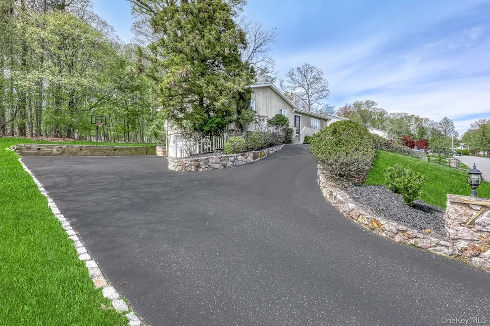 Unit for sale at 17 Brookline Way, Clarkstown, NY 10956