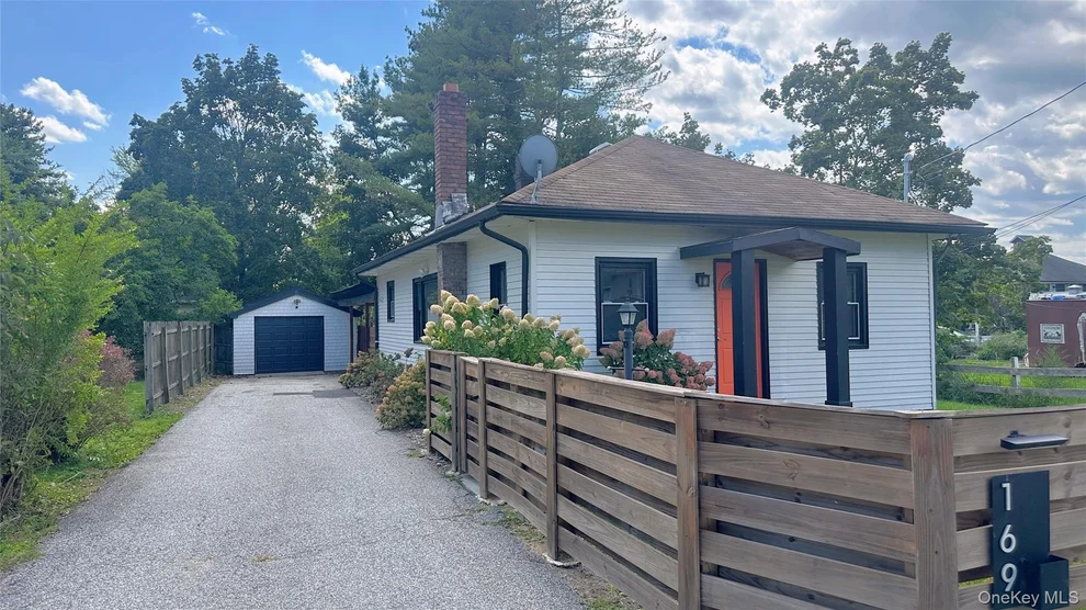 Unit for sale at 169 Main Street, Gardiner, NY 12525