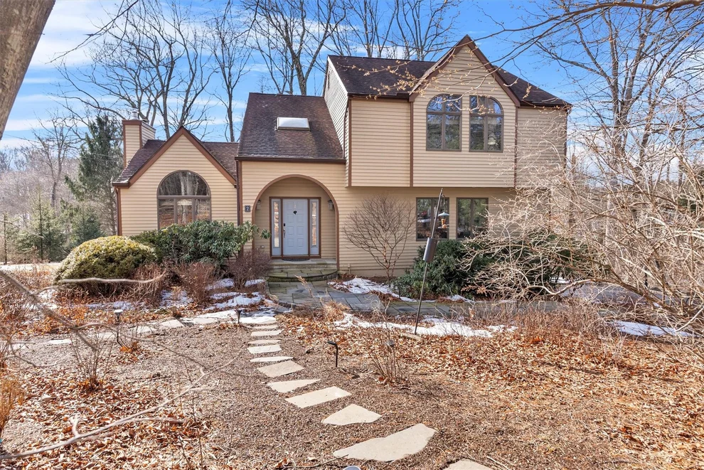 Unit for sale at 2 Osborne Court, Yorktown, NY 10598