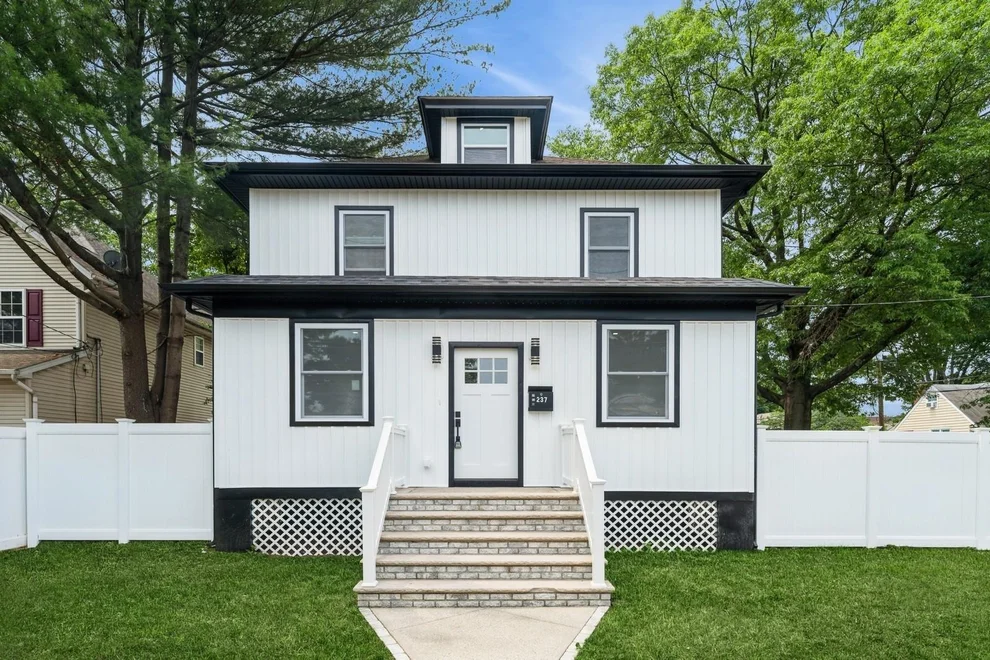 Unit for sale at 237 Linden Avenue, North Hempstead, NY 11590