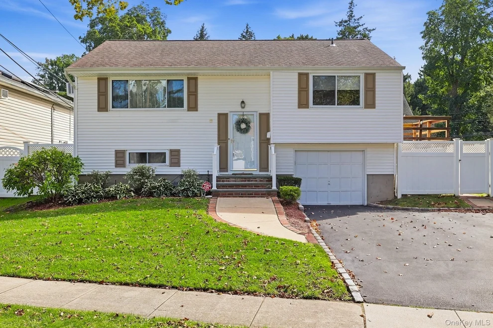 Unit for sale at 8 Ripley Drive, Huntington, NY 11768