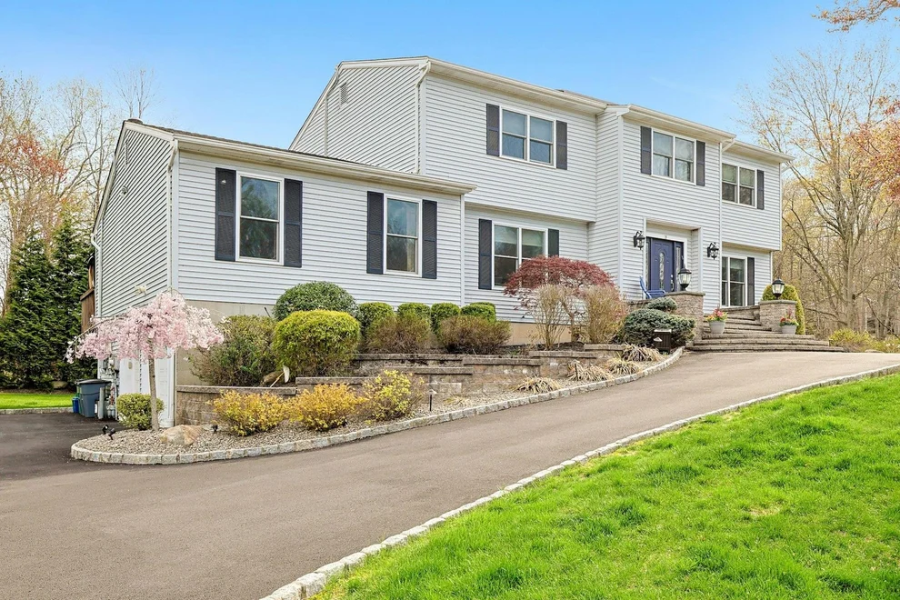 Unit for sale at 19 White Birch Court, Clarkstown, NY 10956