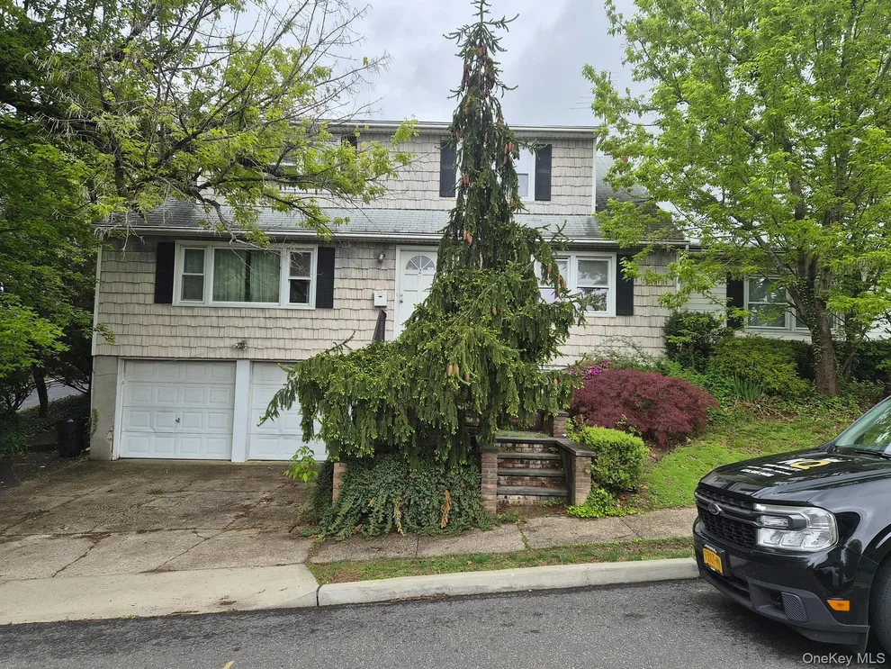 Unit for sale at 2 Huron Street, Oyster Bay, NY 11545