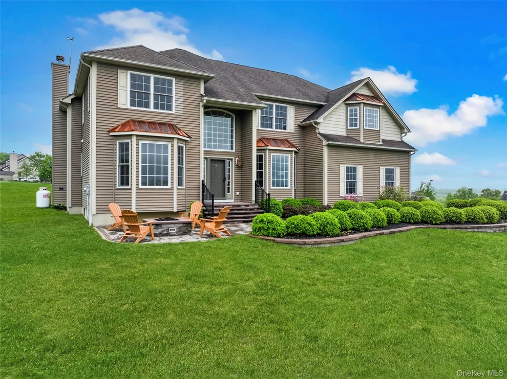 Unit for sale at 54 Fox Hill Run, New Windsor, NY 12575