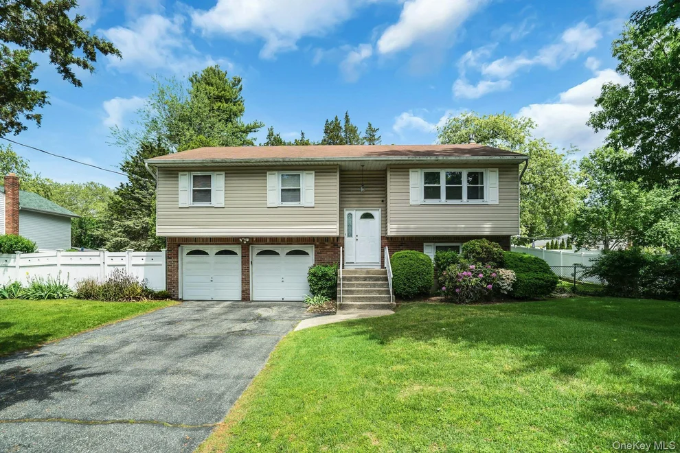 Unit for sale at 111 Daly Road, Huntington, NY 11731