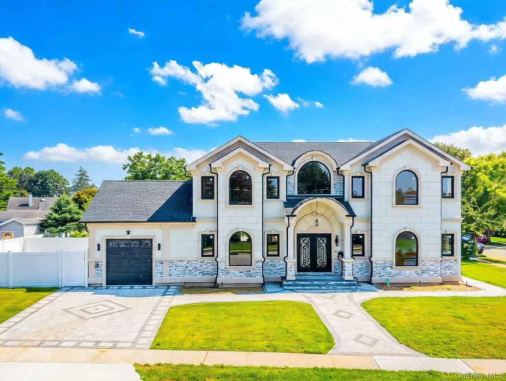 Unit for sale at 16 Violet Avenue, Oyster Bay, NY 11801