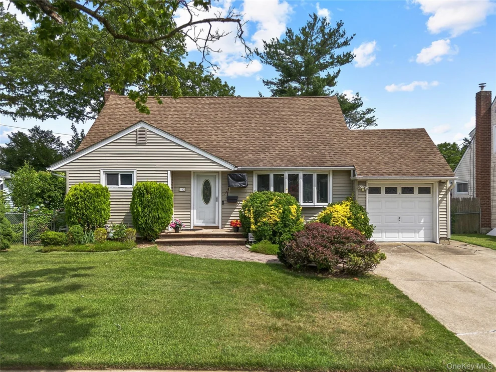 Unit for sale at 110 Briarcliff Road, North Hempstead, NY 11590