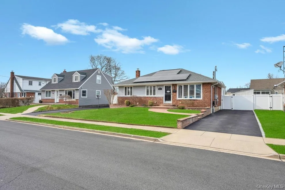 Unit for sale at 21 Lowell Drive, Oyster Bay, NY 11735