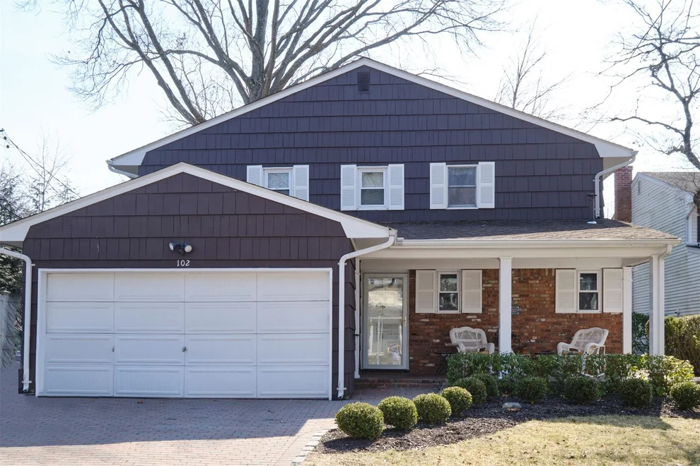 Unit for sale at 102 Soundview Drive, North Hempstead, NY 11050