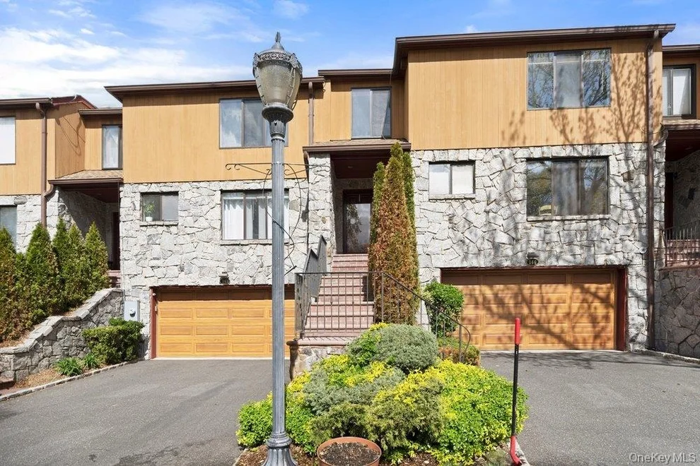 Unit for sale at 144 The Crescent, North Hempstead, NY 11577