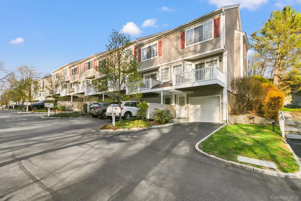 Unit for sale at 401 Park Ridge Lane, Greenburgh, NY 10603