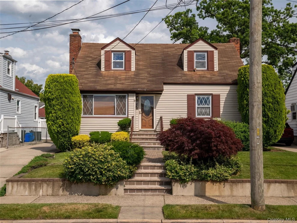 Unit for sale at 9 Satterie Avenue, Hempstead, NY 11580