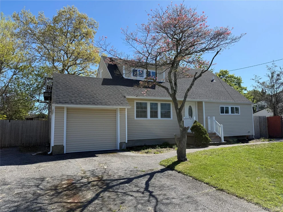 Unit for sale at 60 Meadowbrook Drive, Islip, NY 11717
