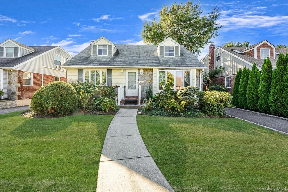 Unit for sale at 43 Shortridge Drive, North Hempstead, NY 11501