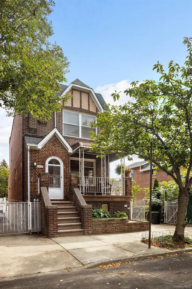 Unit for sale at 2536 Lurting Avenue, New York, NY 10469