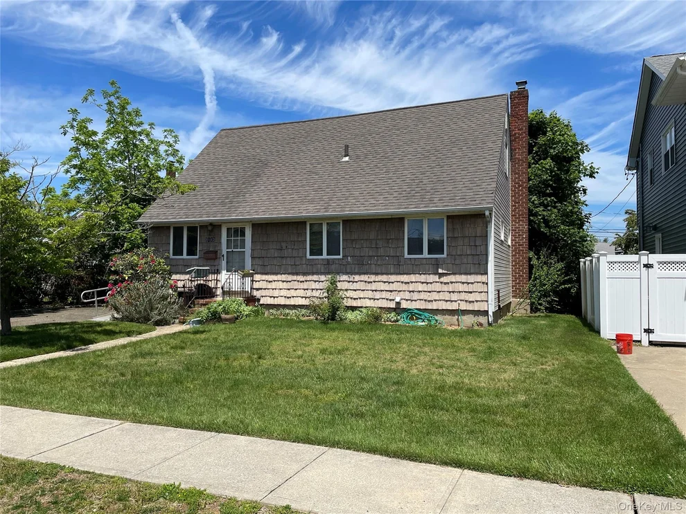 Unit for sale at 2043 Paddock Road, Oyster Bay, NY 11783