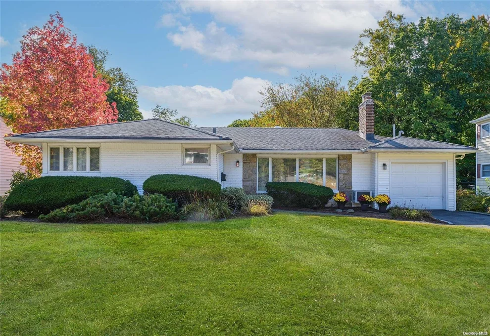 Unit for sale at 6 Jeannette Drive, North Hempstead, NY 11050