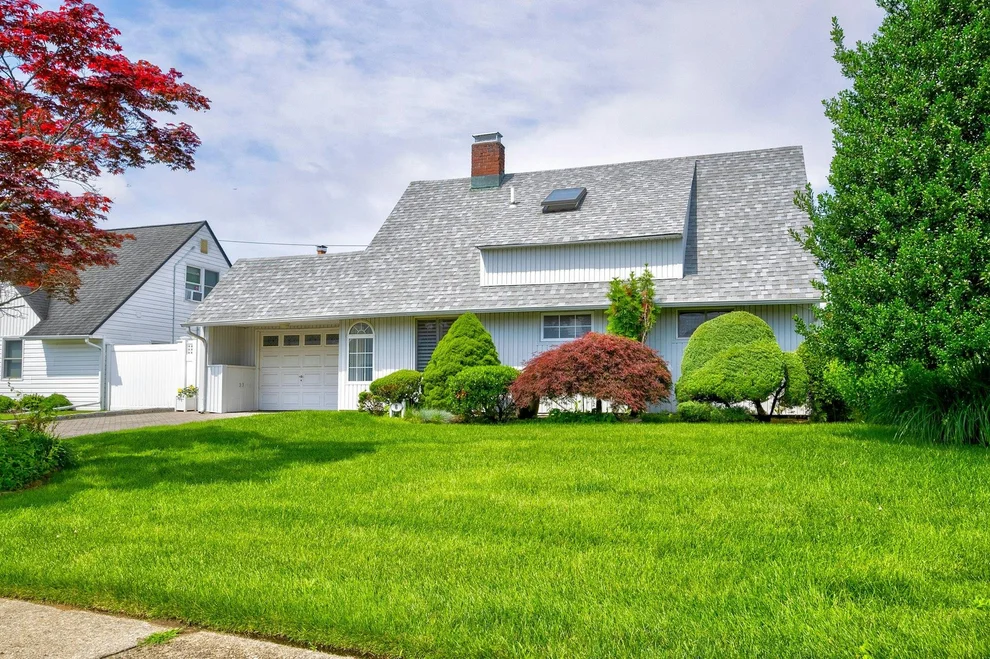 Unit for sale at 6 Wafer Lane, Hempstead, NY 11793
