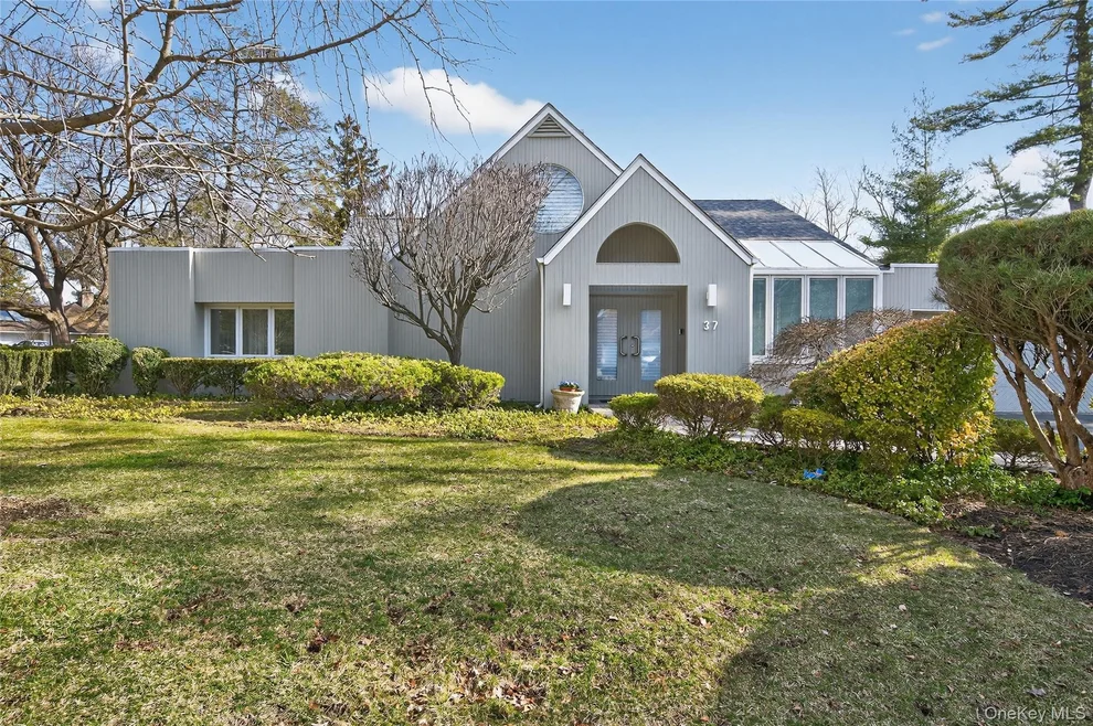 Unit for sale at 37 Shelter Lane, North Hempstead, NY 11577