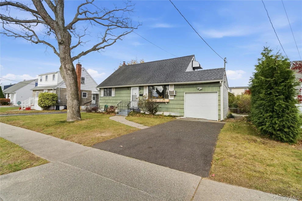 Unit for sale at 207 N Nassau Avenue, Oyster Bay, NY 11758