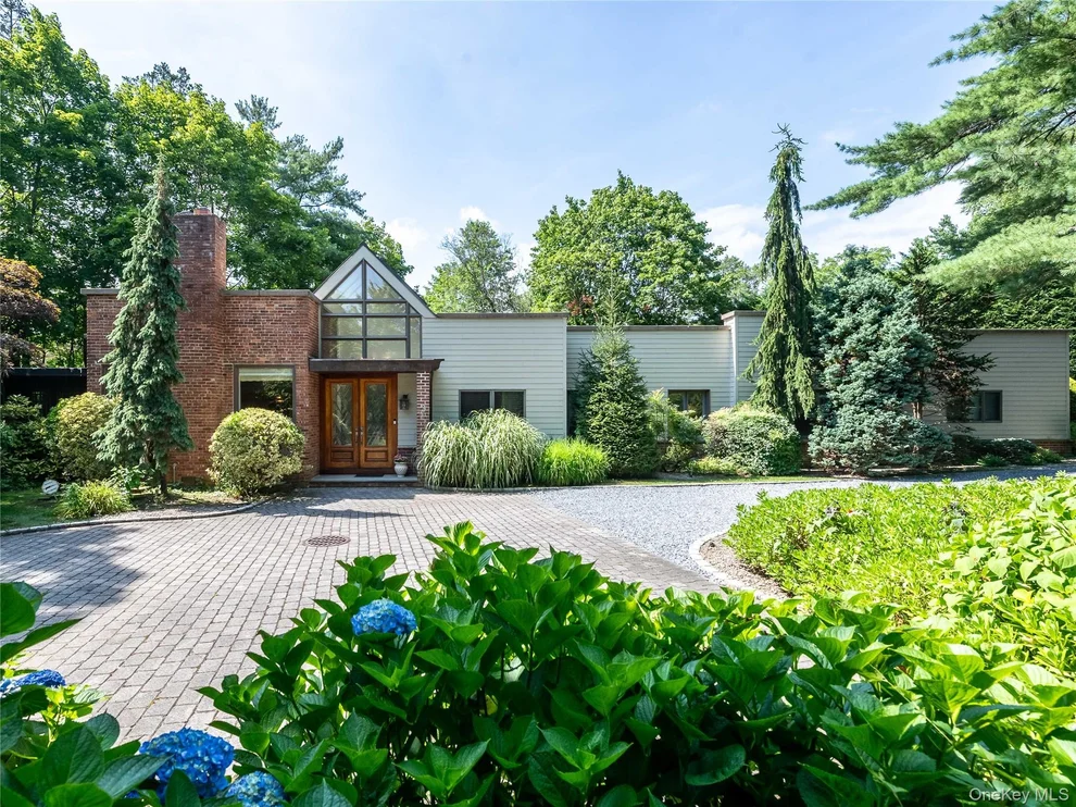 Unit for sale at 3 West Drive, North Hempstead, NY 11030