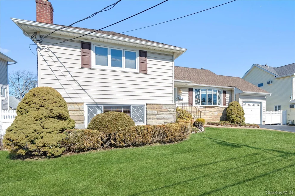 Unit for sale at 59 Cedar Street, Oyster Bay, NY 11758
