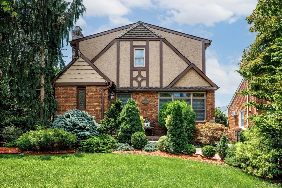 Unit for sale at 109 Doncaster Road, Hempstead, NY 11565