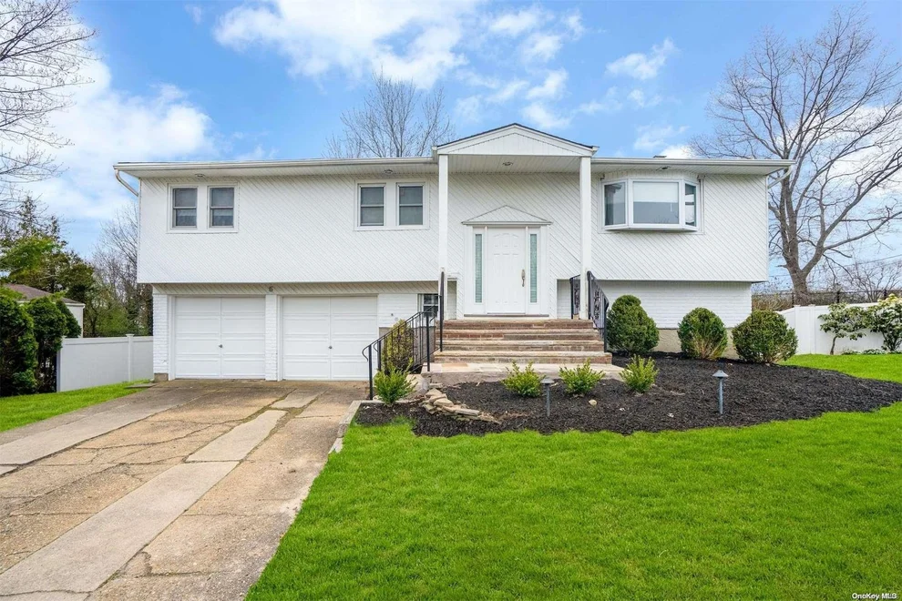 Unit for sale at 5 Pal Court, Oyster Bay, NY 11803