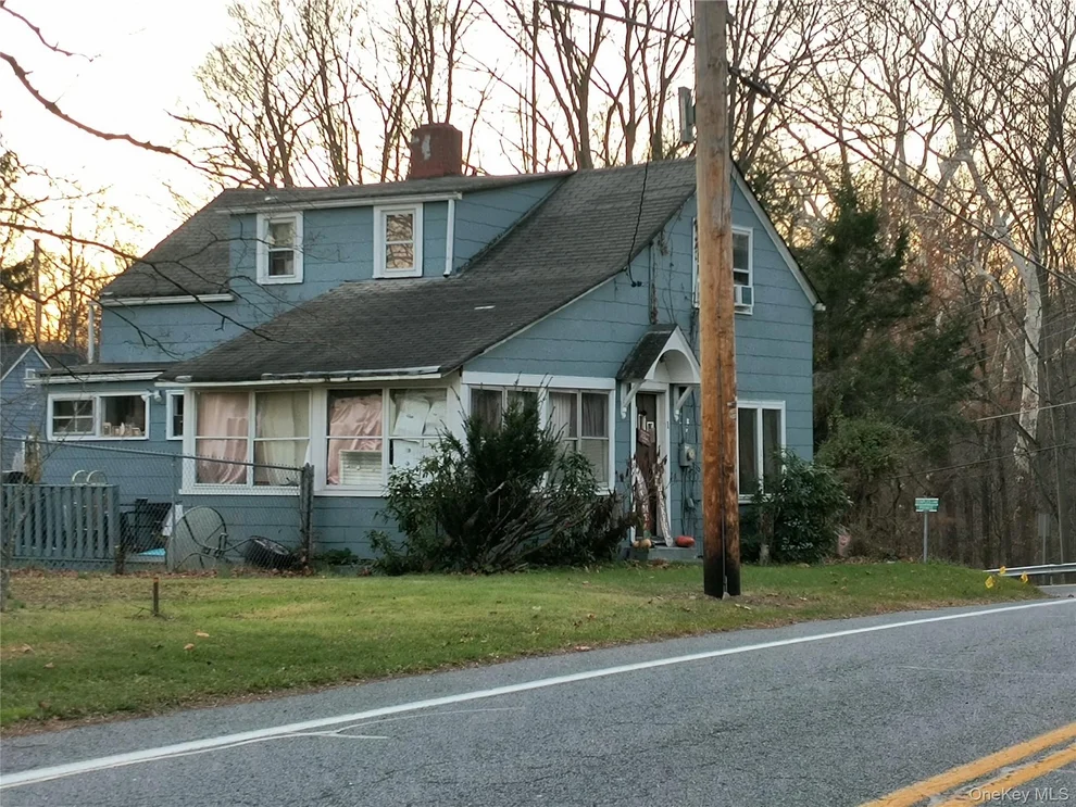 Unit for sale at 1 Staples Lane, New Windsor, NY 12553