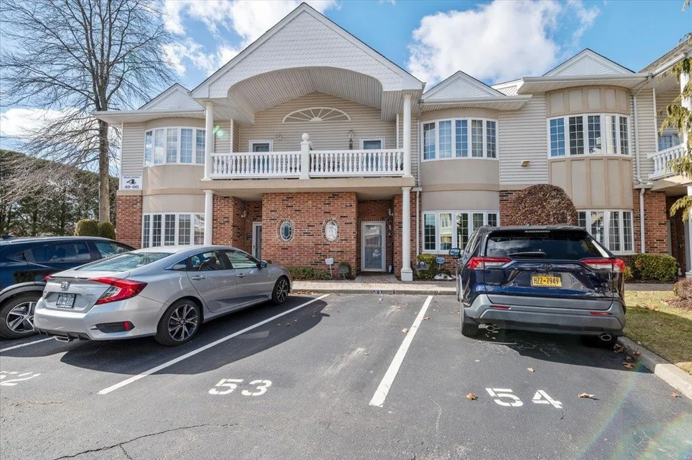Unit for sale at 52 Sarah Court, Babylon, NY 11701